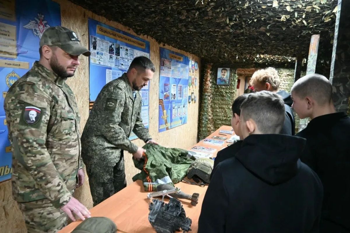 Парламентарии Ульяновской Городской Думы — участники СВО поделились опытом и знаниями с подрастающим поколением Парламентарии Ульяновской Городской Думы — участники СВО поделились опытом и знаниями с подрастающим поколением