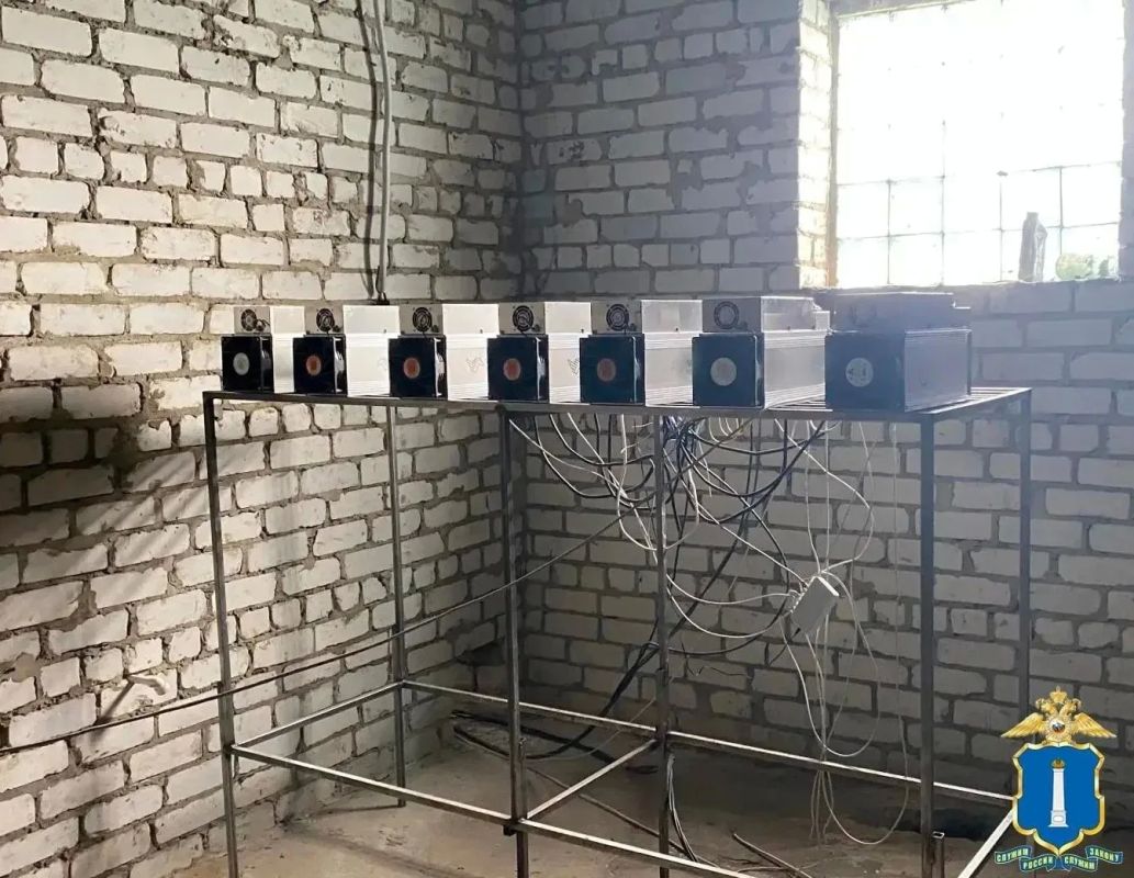 Вместо коров системные блоки, вентиляторы и счетчики: Ульяновец в Тереньге создал майнинг-ферму по добыче криптовалюты Вместо коров системные блоки, вентиляторы и счетчики: Ульяновец в Тереньге создал майнинг-ферму по добыче криптовалюты
