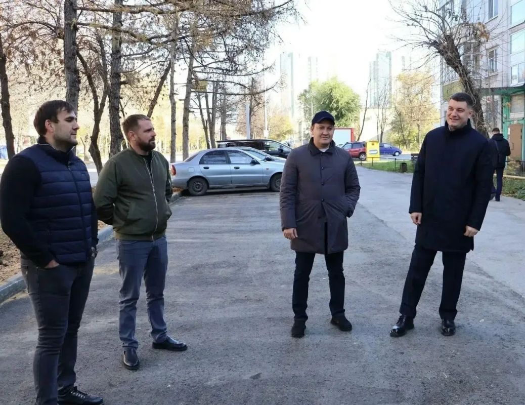 На Полбина, 44 устранили замечания по асфальтированию парковочной зоны На Полбина, 44 устранили замечания по асфальтированию парковочной зоны