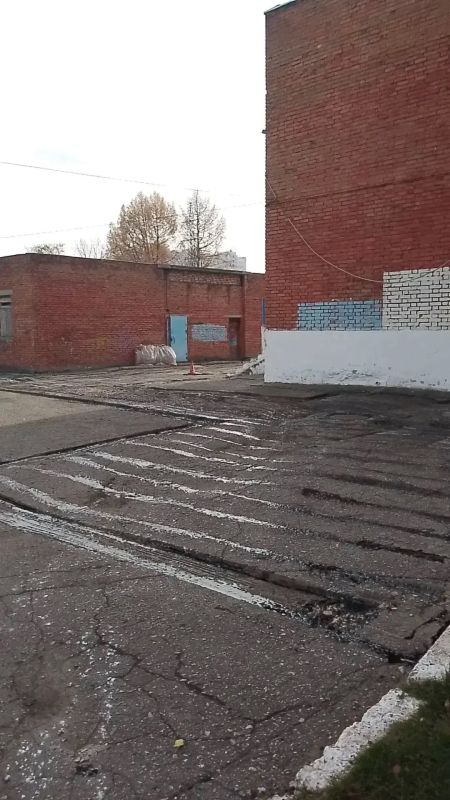 На территории гимназии №34 обновляют дорожное покрытие На территории гимназии №34 обновляют дорожное покрытие