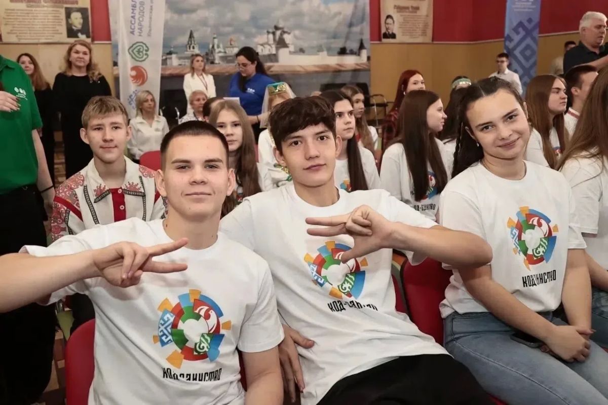 12 регионов ПФО объединила первая молодёжная профильная смена Ассамблеи народов России «Код — единство» 12 регионов ПФО объединила первая молодёжная профильная смена Ассамблеи народов России «Код — единство»