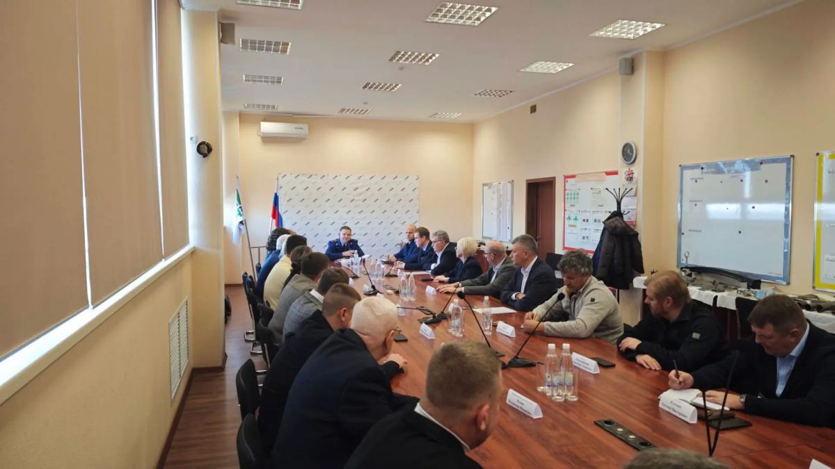 Прокурор Ульяновской области провел встречу с субъектами предпринимательства Прокурор Ульяновской области провел встречу с субъектами предпринимательства