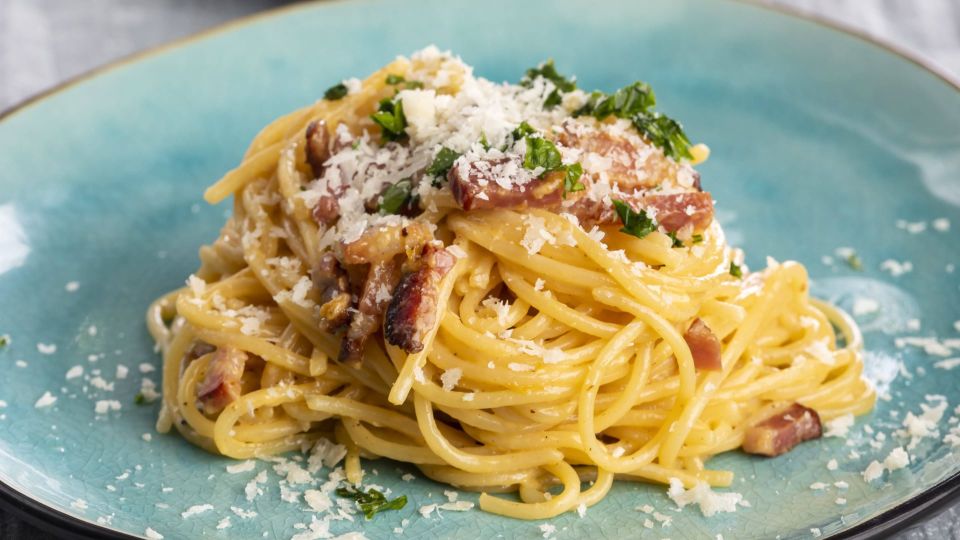 Вчерашние макароны превратятся в кулинарный шедевр: секрет в соусе из двух продуктов