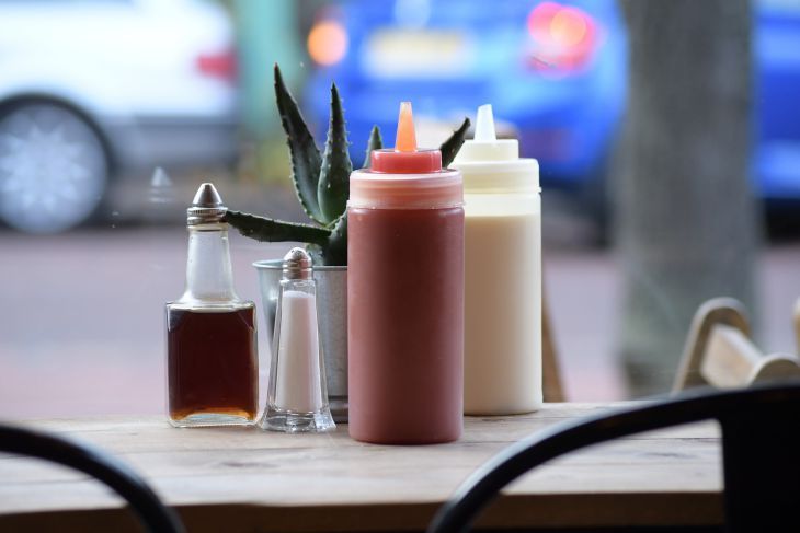 Как использовать майонез не по назначению: 5 ситуаций, когда продукт пригодится