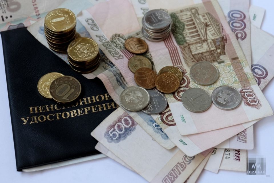 Какой уровень зарплаты обеспечит максимальные пенсионные баллы в 2026 году