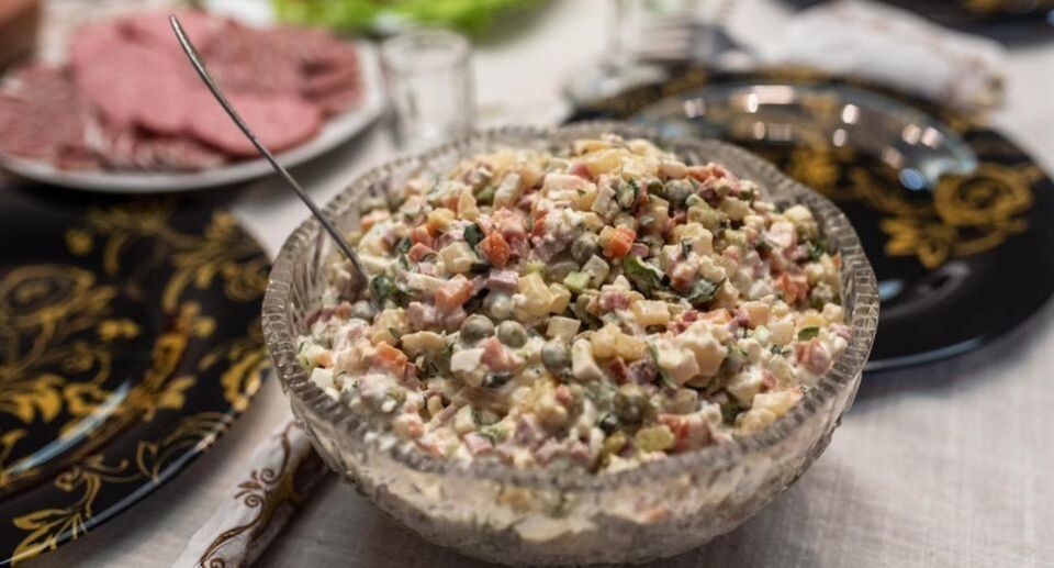 Почему шампанское и оливье вновь на новогоднем олимпе