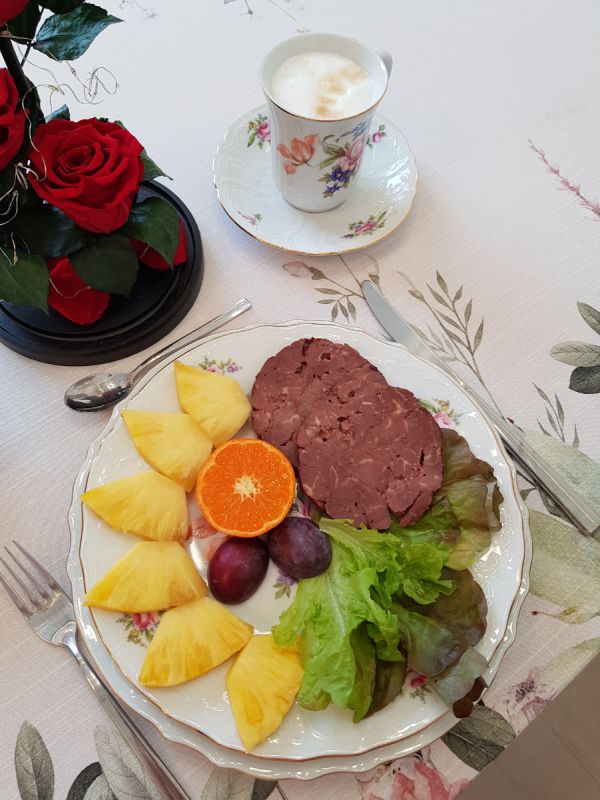 Нежный рулет из говядины: идеальная закуска к праздничному столу