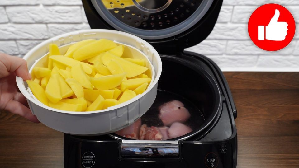 Простой и вкусный рецепт курицы с картофелем на пару в мультиварке