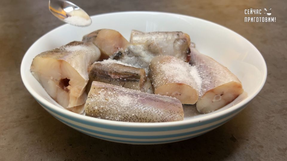 Как приготовить минтай в сметанном соусе: легкий и вкусный домашний рецепт