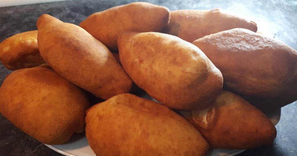 Пирожки на кефире: Легкая и быстрая выпечка для всей семьи